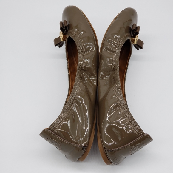 Tory Burch Eddie Bow Patent Leather Flats Olive Green Womens 8 - Picture 8 of 16